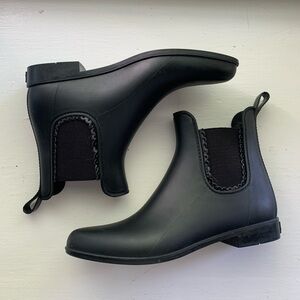 Jack Rogers Chelsea Scalloped Rain Boots